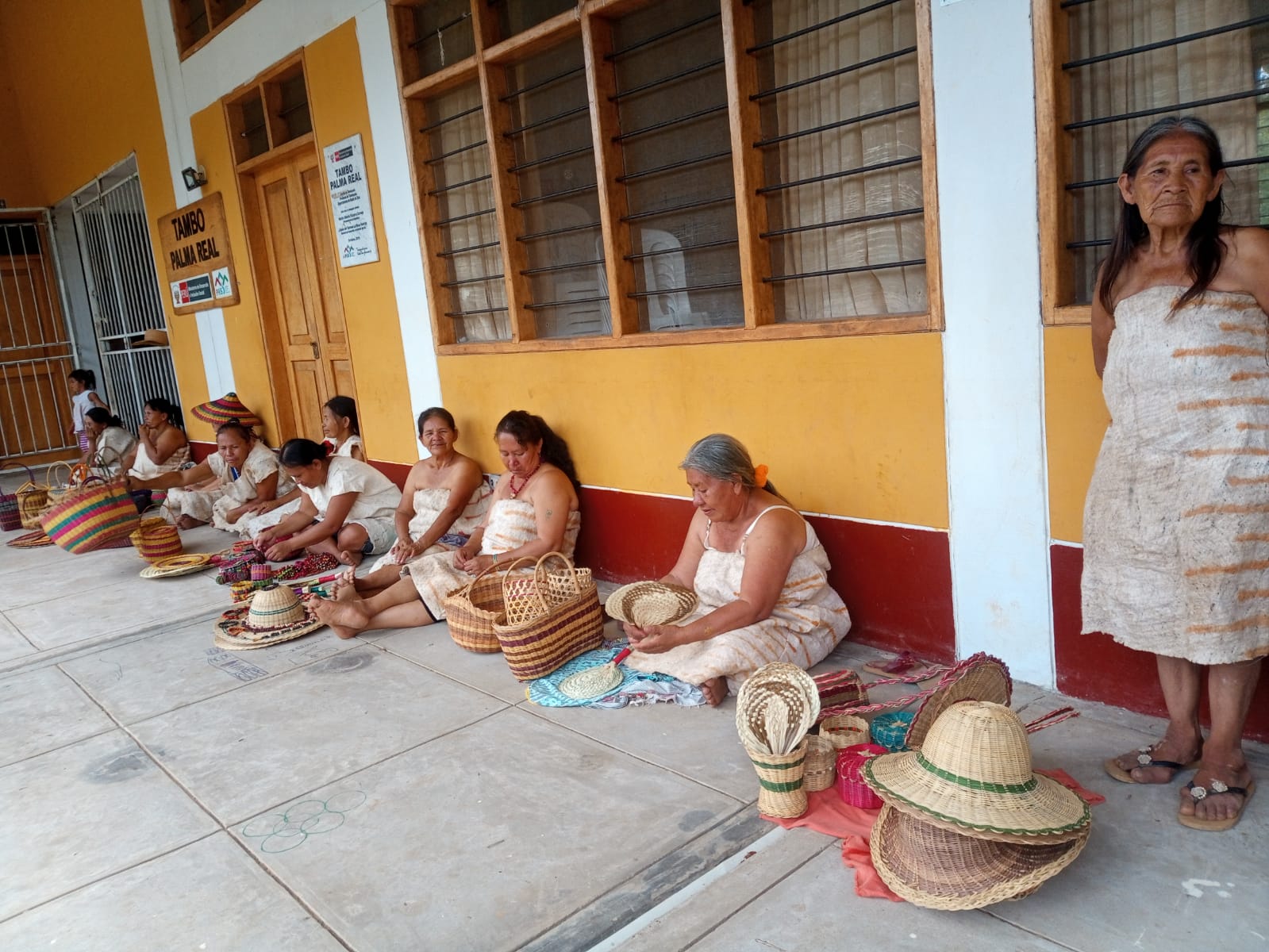 Comunidade de Palma Real, Madre de Dios, mulheres da aldeia Ese Eja, Peru